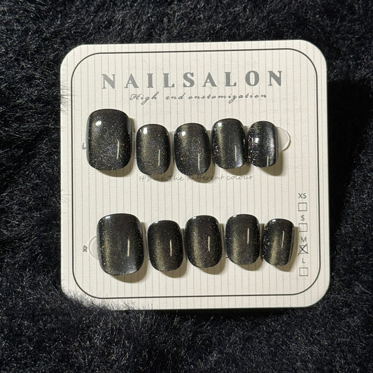 press-on nails / grey black cat-eye