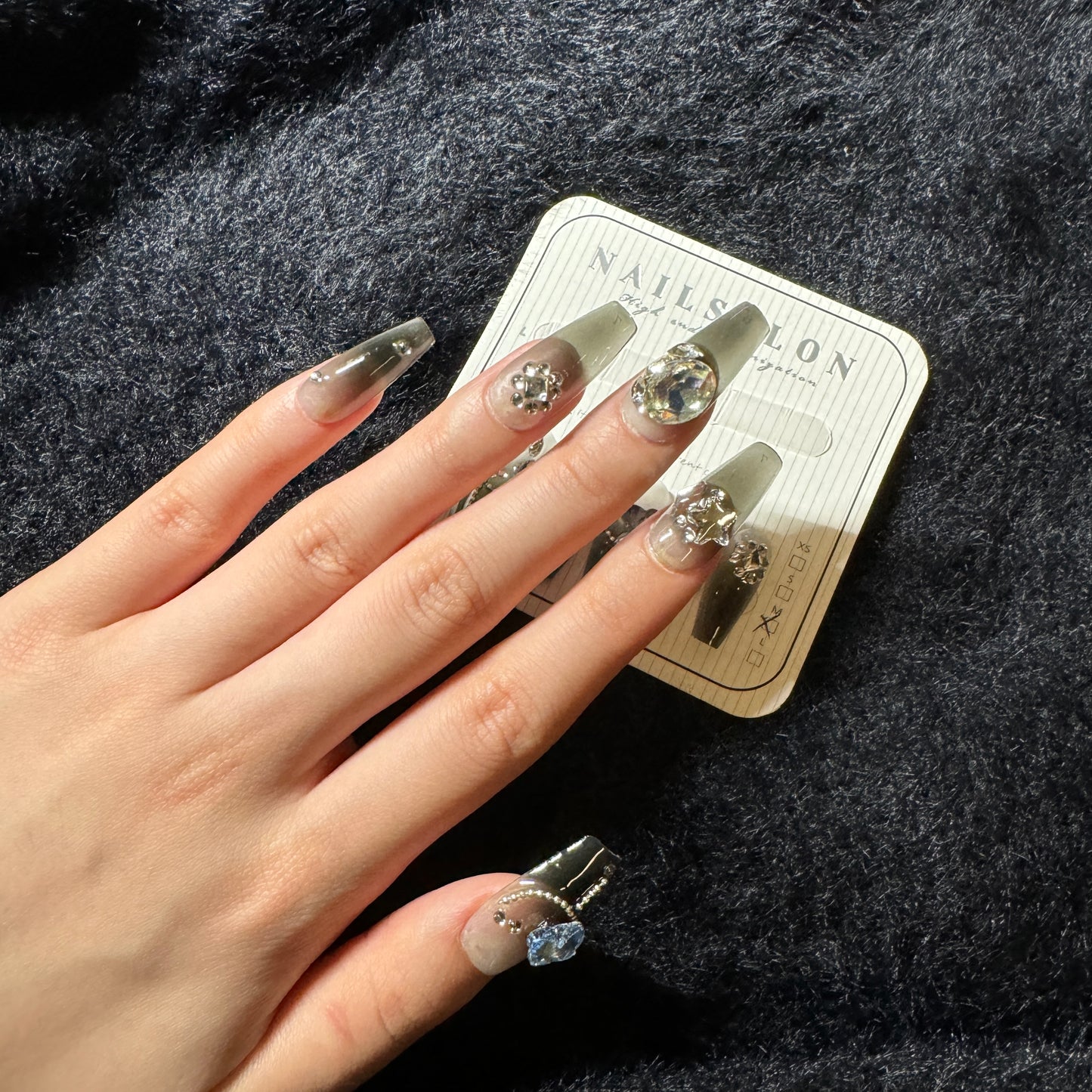 press-on nails / grey or black gradient with blue stones and chains