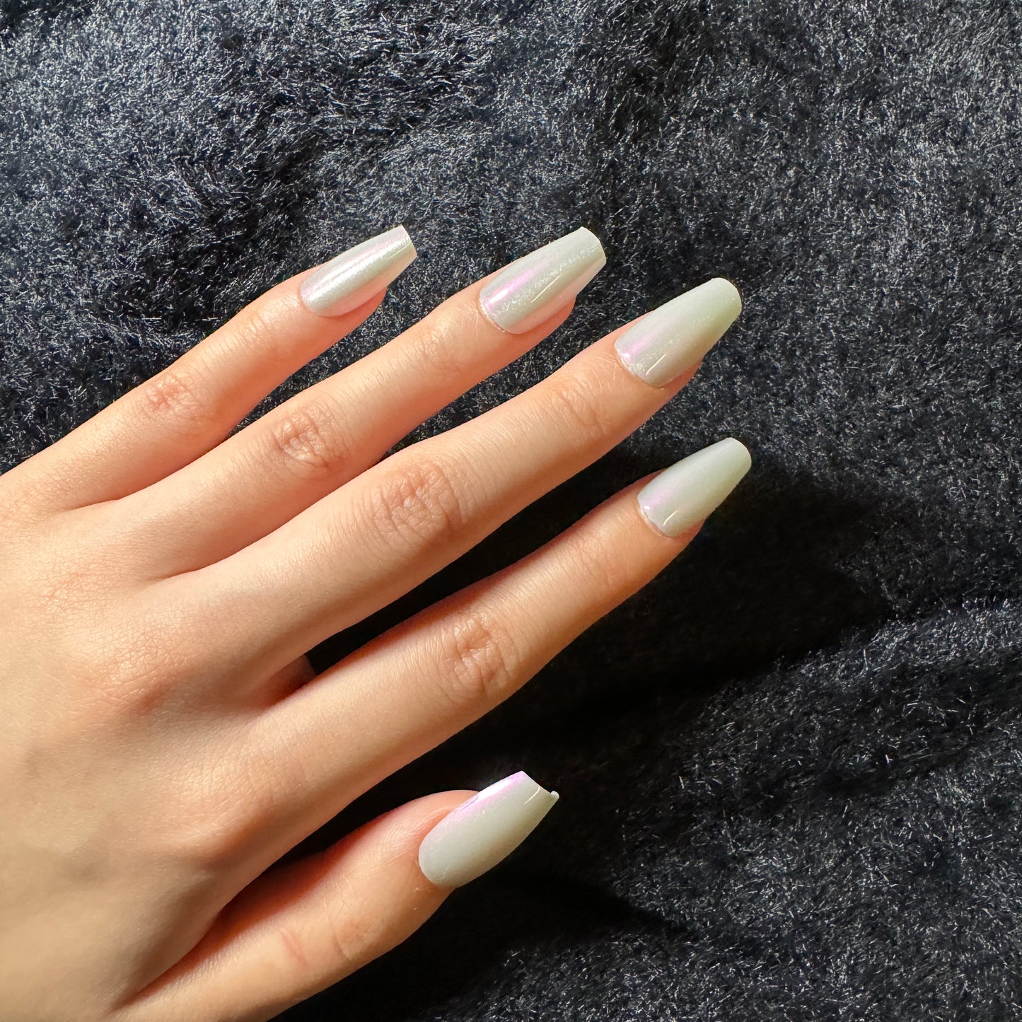 press-on nails / silver grey cat-eye glowy