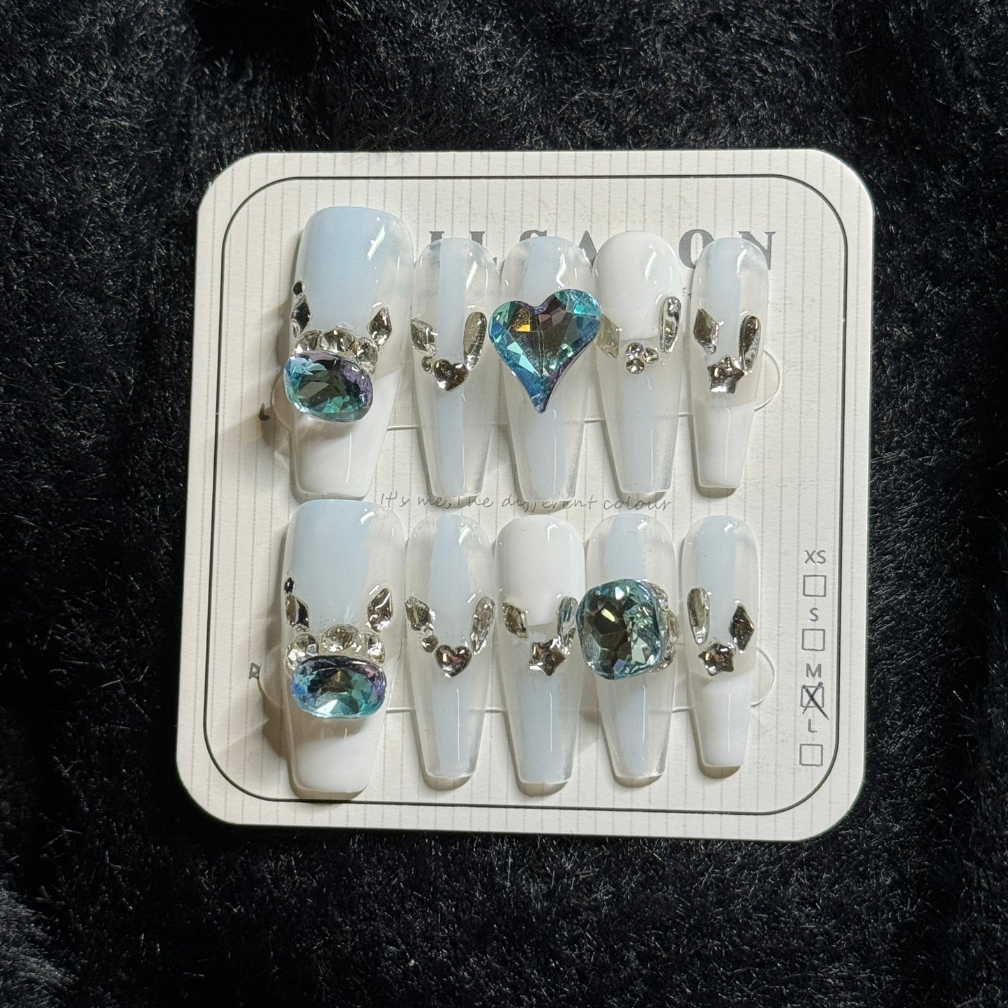 press-on nails / light blue w blue stones